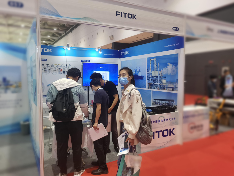 FITOK Messestand und Team auf der LNG Konferenz